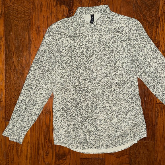 Lululemon Commision Long Sleeve Shirt in Green Fern / Smoked Spruce - Picture 1 of 15
